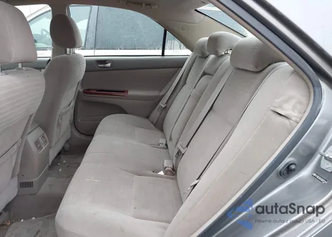 2005 Toyota Camry Xle z USA, uszkodzony, nr VIN 4T1BE30K45U607141